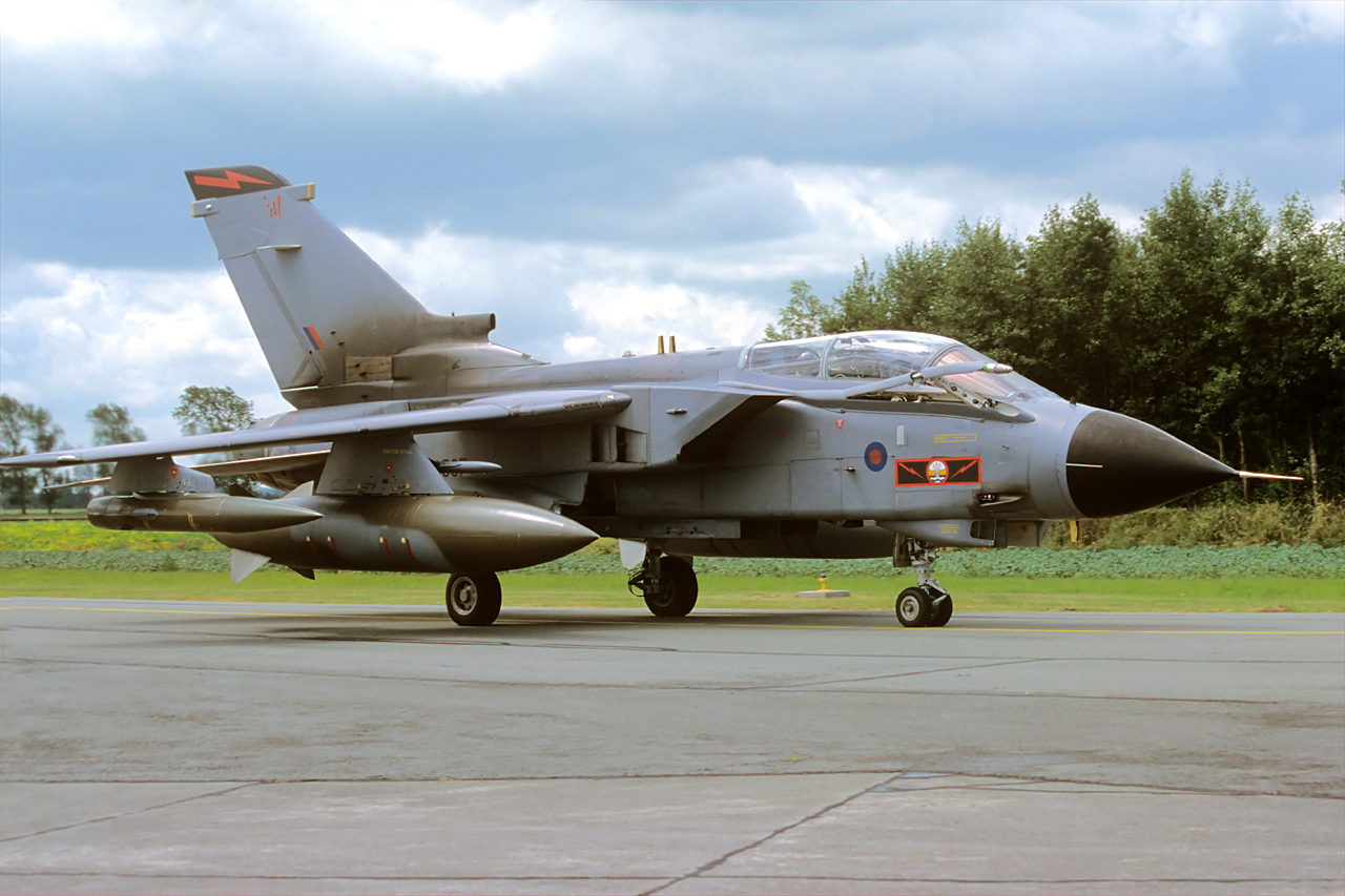 PANAVIA Tornado GR.4 - ZA587 / AJ-M - Royaume-Uni / 617 Sqn
Ce site n'est pas en libre service pour les sites internet, les journaux, les magazines ou les éditeurs ! Toutes les photos montrées ici demeurent la propriété exclusive de leurs propriétaires. Leur reproduction sans autorisation n’est autorisée que dans le cadre d'une utilisation privée.
Toute reproduction, représentation, adaptation ou modification de tout ou partie des photos présentées sur le site, dans un but de diffusion publique (commercial ou non), et cela quel que soit le moyen ou le procédé utilisé est interdite. Pour toute utilisation de ce type vous devez prendre contact avec le webmaster. 2004-07-00 EBFN 004.jpg