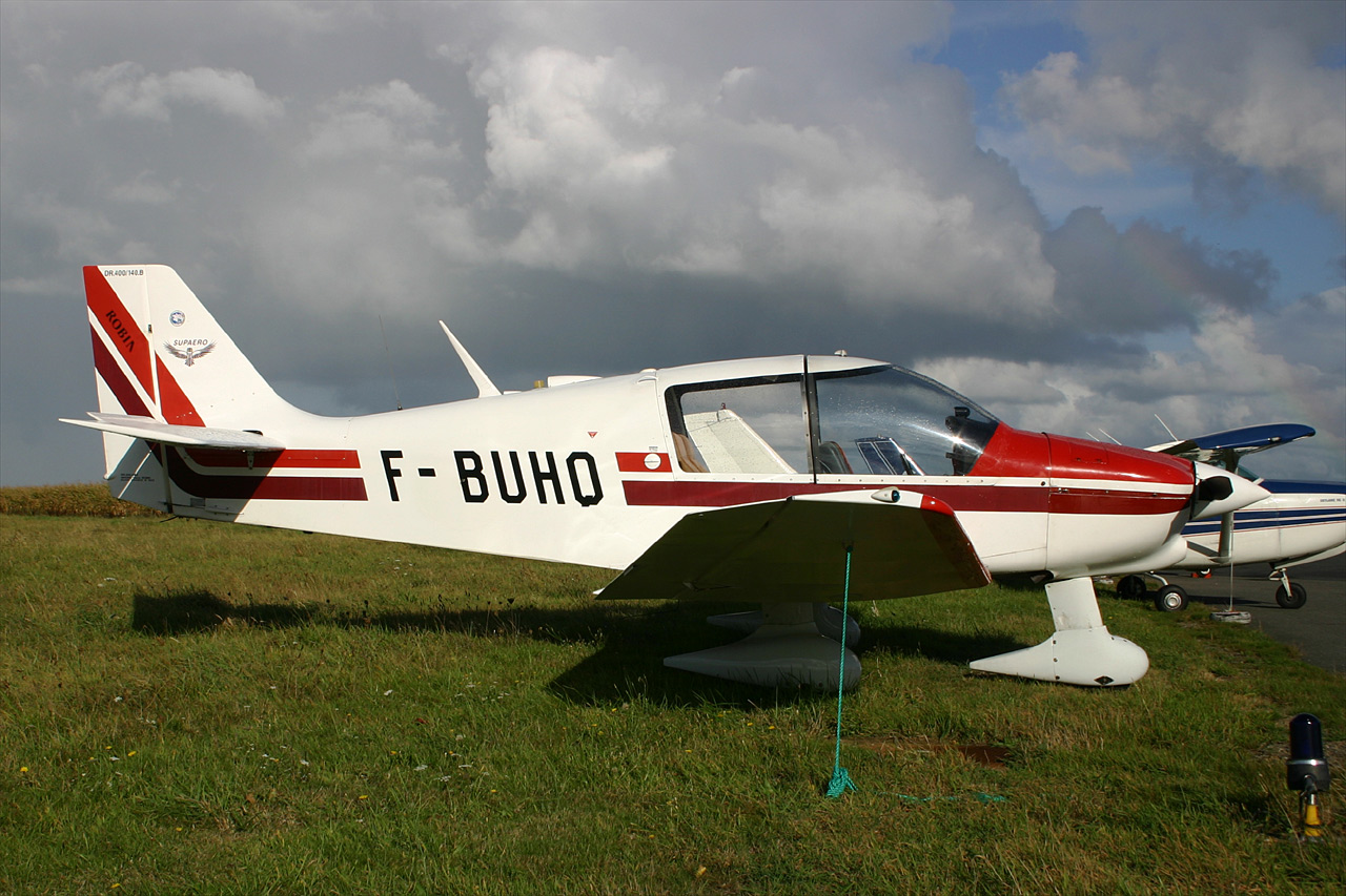 Robin DR-400-140B Dauphin 4 - 805 / F-BUHQ - France / Aéro-club de Quimper